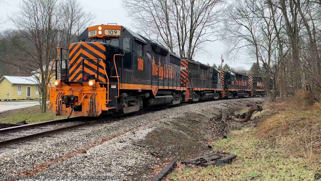 WE 109 leads train 930 at S Old Canal Lane.